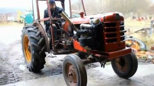 Трактор «Ужас» в Магадане &laquo; автомагадан