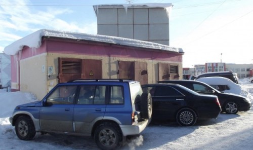 Три жителя Магадана оштрафованы за незаконную парковку личных автомобилей на газонах и тротуарах в Магадане &laquo; автомагадан