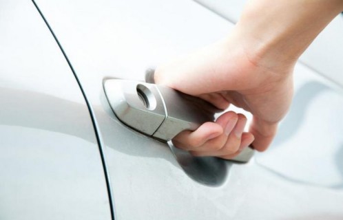 4 лайфхака, которые помогут открыть автомобиль, если ключи остались в салоне в Магадане &laquo; автомагадан