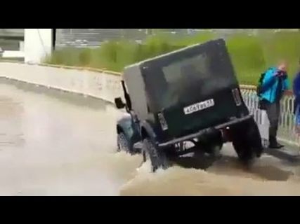 Утопил машину в луже в Магадане &laquo; автомагадан