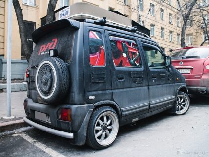 Забавный «паровозный» тюнинг автомобиля в Магадане &laquo; автомагадан