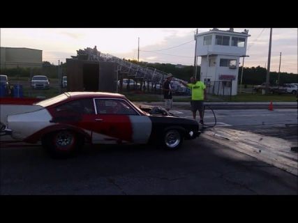 На соревнованиях по дрэг-рейсингу Showtime Dragstrip во Флориде (США) «заряженный» Chevrolet взорвался на стартовой прямой в Магадане &laquo; автомагадан