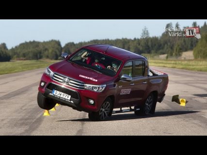 Новая Toyota Hilux 2016 не проходит тест на занос в Магадане &laquo; автомагадан
