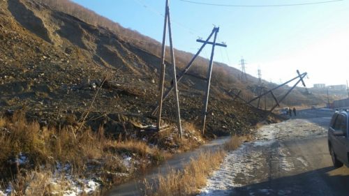 В Магадане на Портовом шоссе сошел оползень в Магадане &laquo; автомагадан
