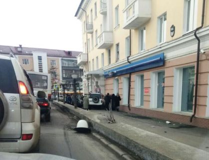 В Магадане Suzuki Escudo перелетел через ограждение и сбил женщину в Магадане &laquo; автомагадан