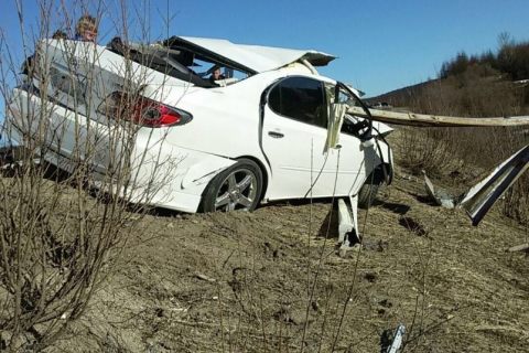 На автодороге «Колыма» машина нанизалась на отбойник. Погиб водитель в Магадане &laquo; автомагадан
