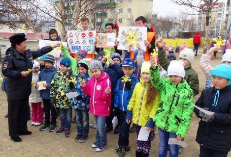 В Магадане проведена пропагандистская акция «Возьми Солнышко в дорогу!» в Магадане &laquo; автомагадан