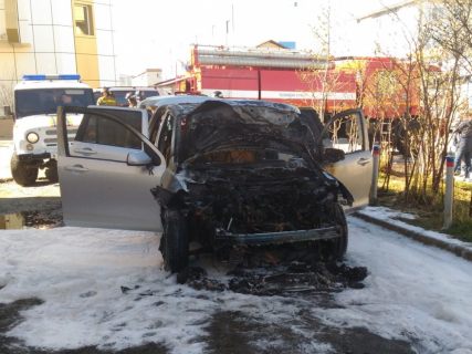 Магаданские спасатели ликвидировали последствия ДТП с загоранием автомобиля в Магадане &laquo; автомагадан